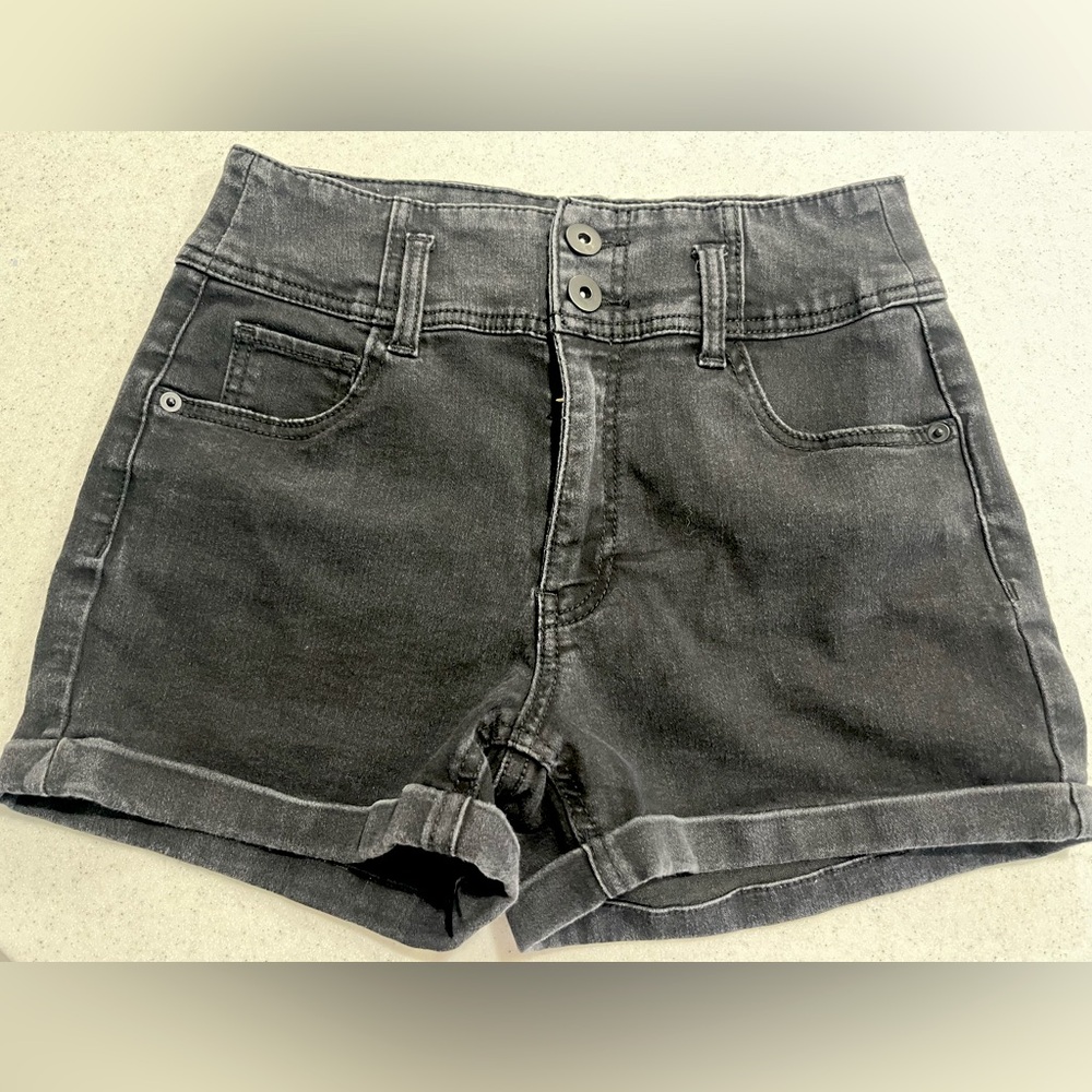 flexible black shorts with two buttons, with front and back pockets! almost new
